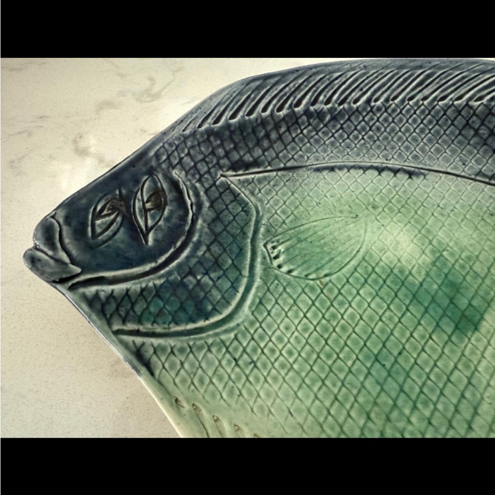 Signed Ann Elizabeth Studio Art Pottery Flounder Fish Platter Tray | 16½"×10" - Picture 4 of 6
